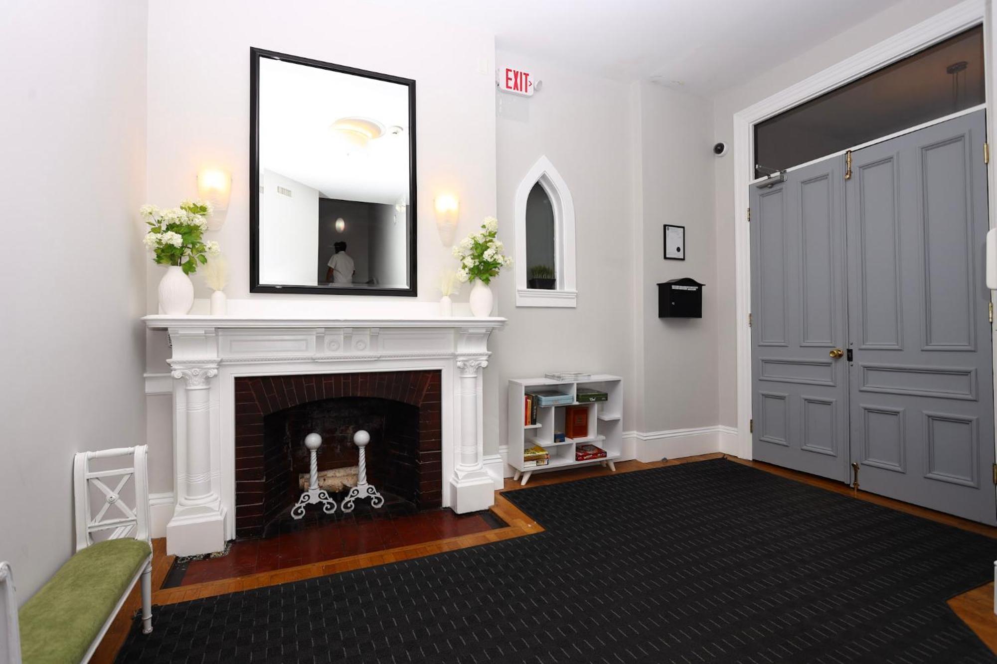 Charming On Boston's Iconic Newbury St. #8 Appartamento Boston